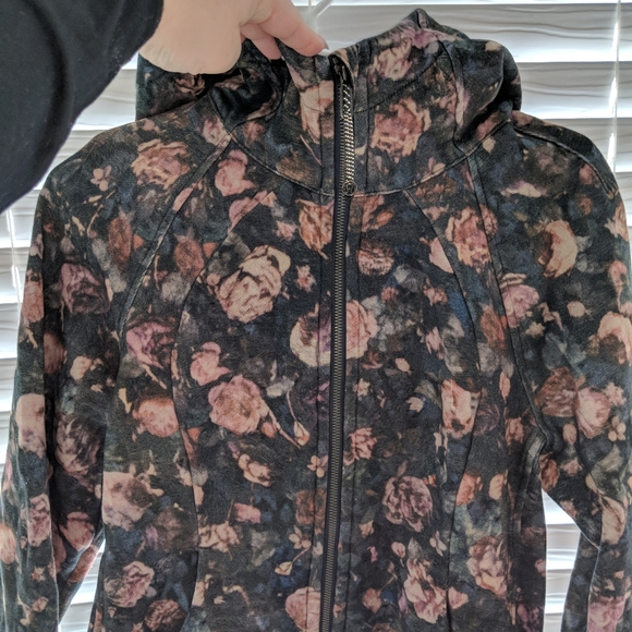 Lululemon Scuba Hoodie *Light Fleece - Picture 6 of 6